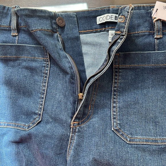 Code Bleu Plus Size Stretch Denim Wide-Leg Cropped Jeans - Picture 11 of 13